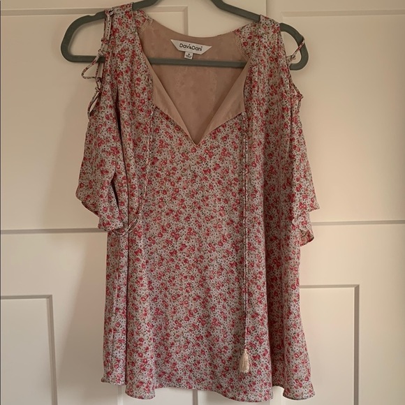 DAVI & DANI Tops - {DAVI & DANI} Pink Floral Cold Shoulder Top